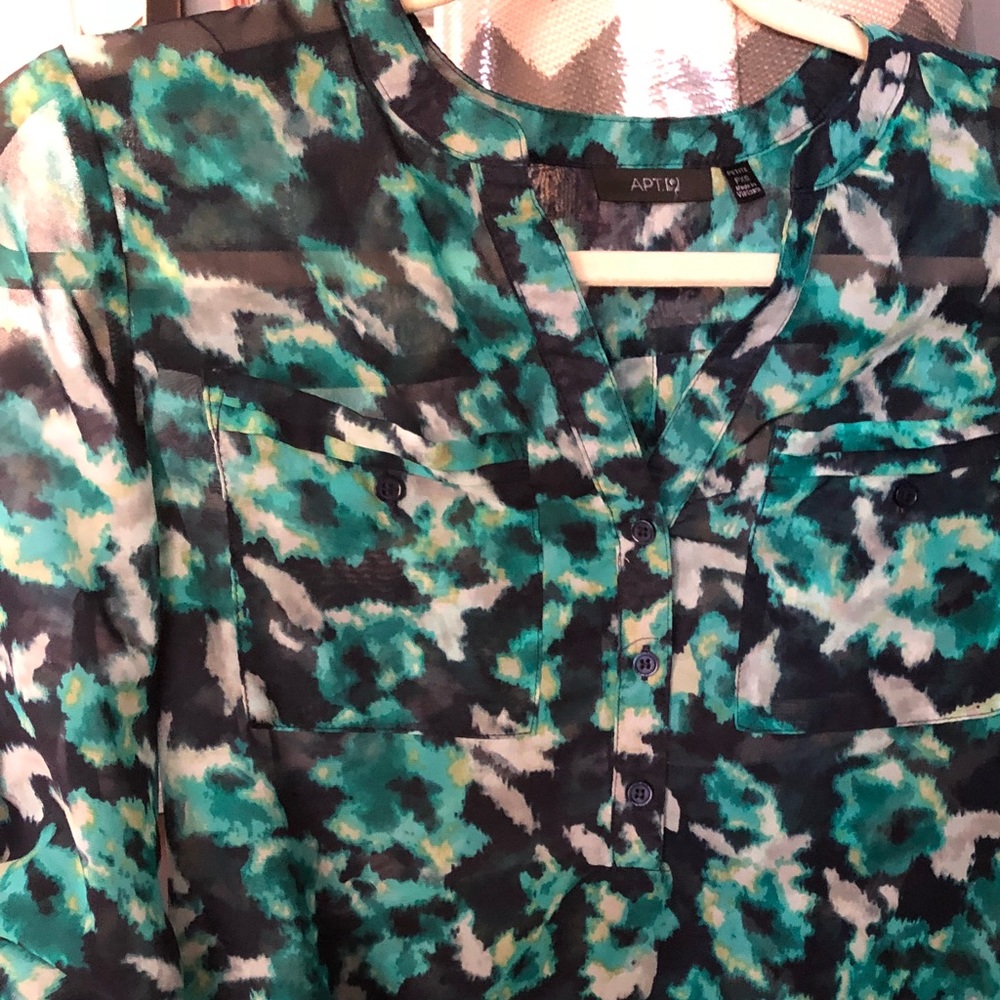 Sheer, roll-up sleeves blouse.